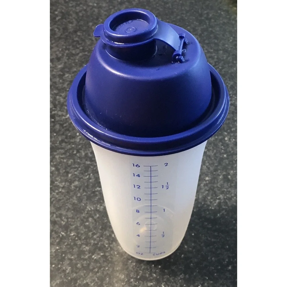 Tupperware Quick Shake #844 Clear w/Blue Lid, Shake & Pour~2 Cup~